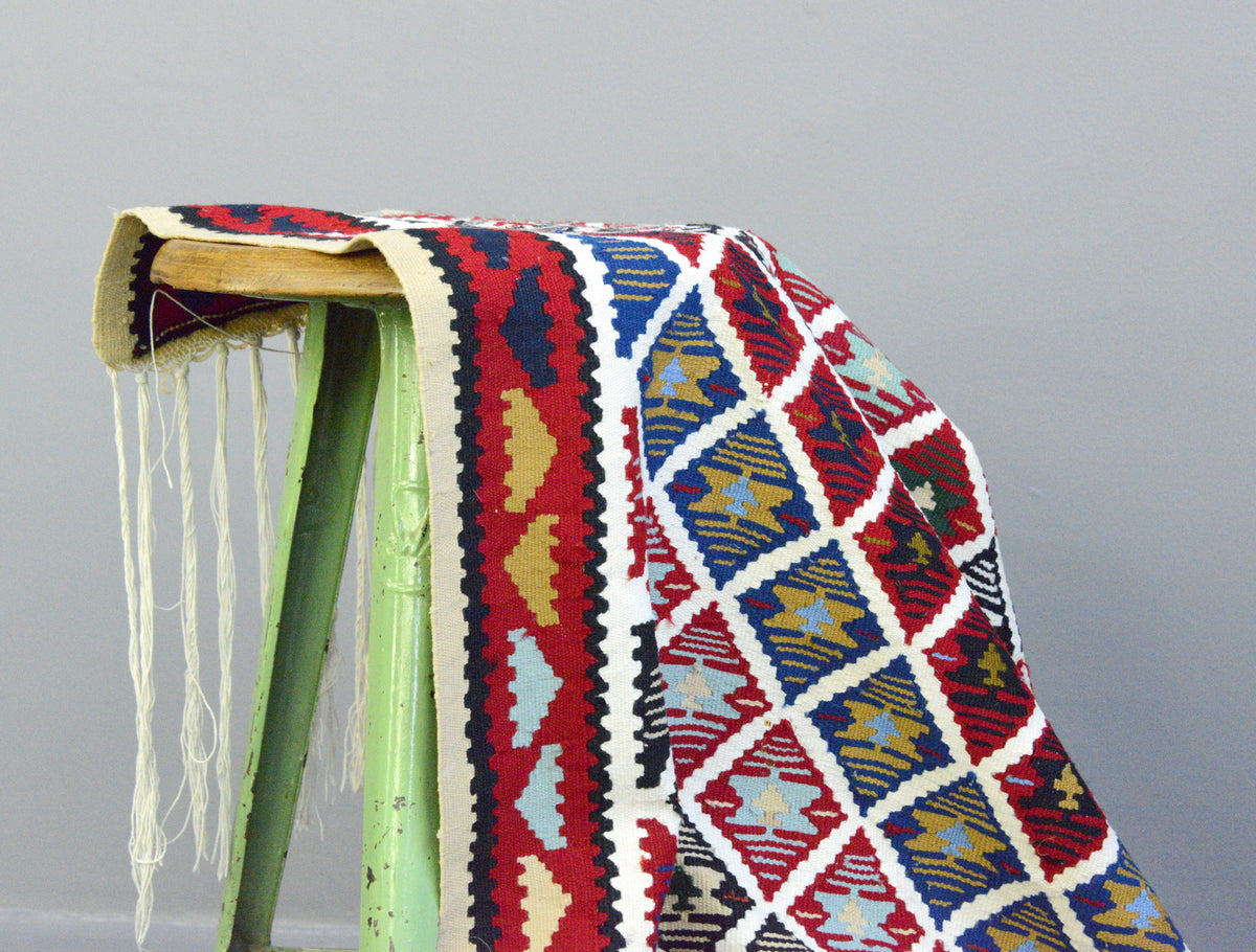 Ottis Traditional Rug Rugs – Otto's Antiques